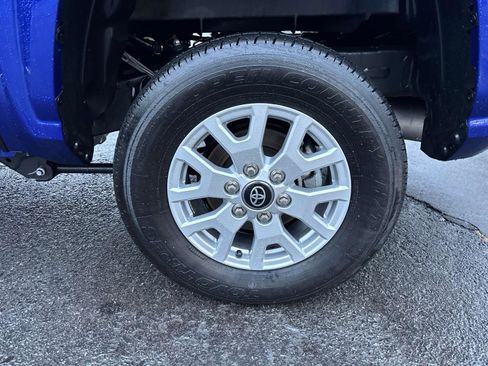 Used 2025 Toyota Tacoma SR5 image 31