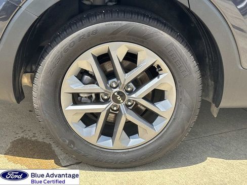 Used 2025 Kia Telluride LX FWD image 5