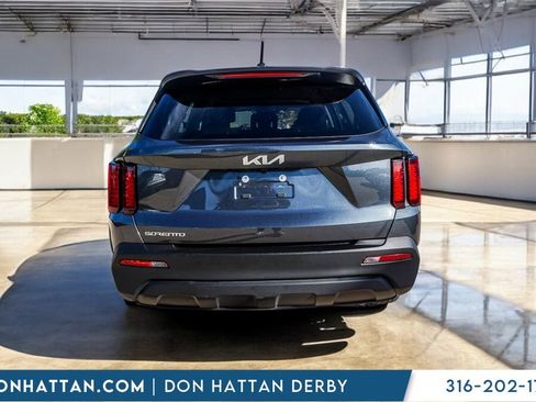 Used 2023 Kia Sorento LX image 31