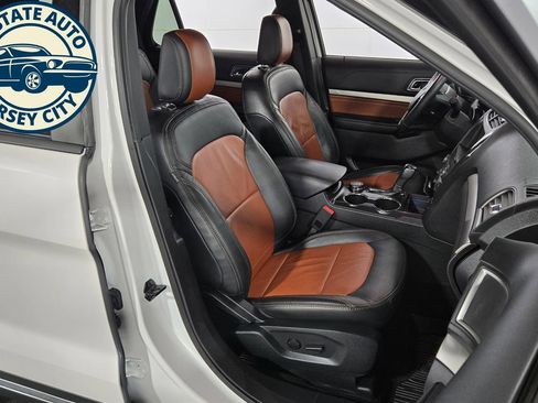 Used 2019 Ford Explorer XLT w/ Equipment Group 202A AWD/4WD image 43