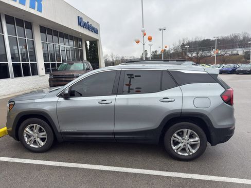 Used 2023 GMC Terrain SLE image 1