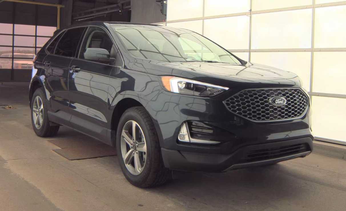 Used 2024 Ford Edge SEL w/ Convenience Package AWD/4WD image 4