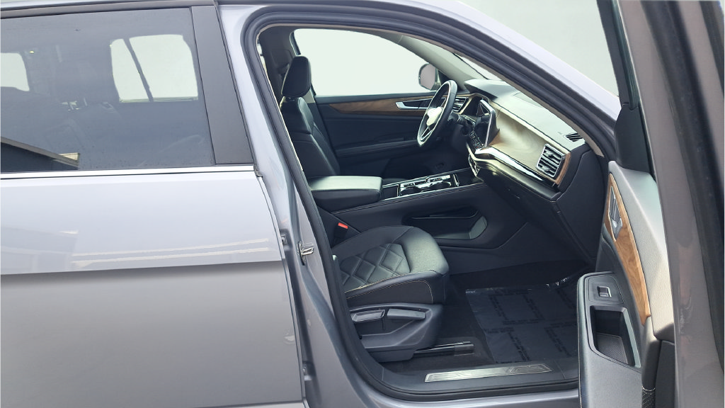 Used 2024 Volkswagen Atlas SE AWD/4WD image 12
