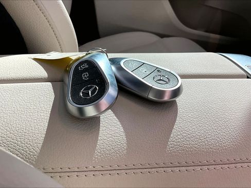 Used 2025 Mercedes-Benz GLC 300 image 15
