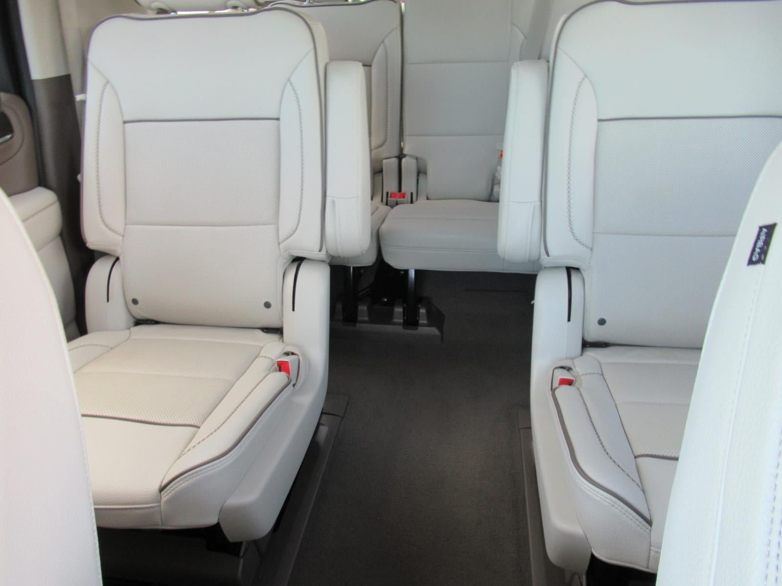 Used 2024 GMC Yukon XL Denali RWD image 39