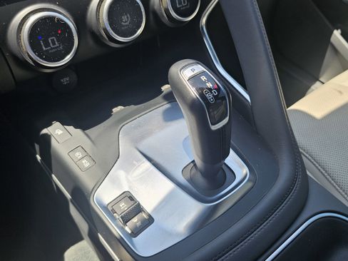 Used 2018 Jaguar E-PACE SE image 38