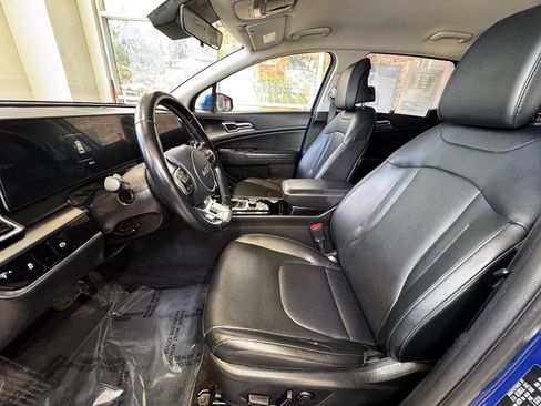 Used 2025 Kia Sportage EX AWD/4WD image 17