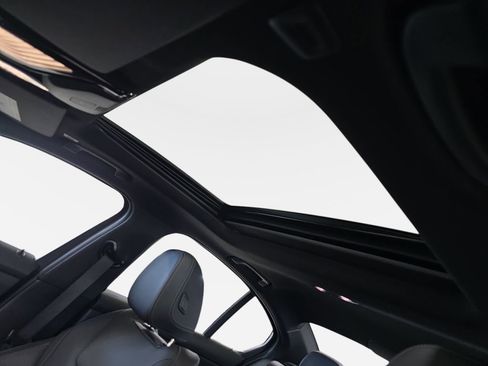 Used 2025 BMW 330i Sedan w/ M Sport Package image 29