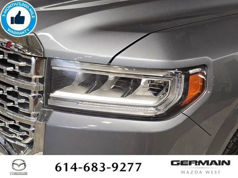 Used 2021 GMC Acadia Denali w/ Denali Technology Package AWD/4WD image 16