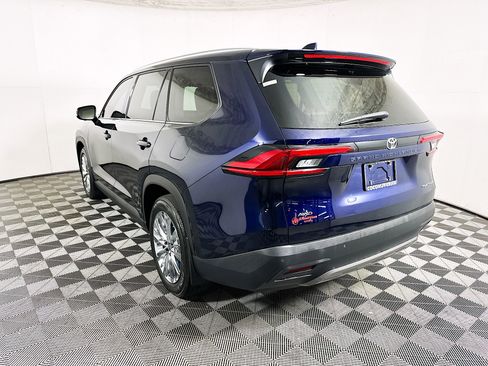 Used 2024 Toyota Grand Highlander AWD image 5