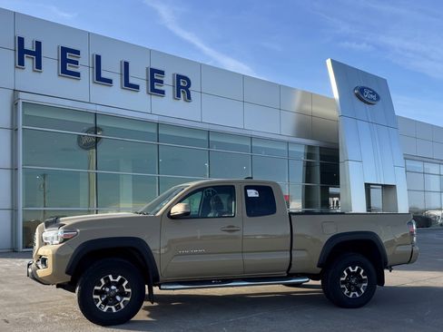 Used 2020 Toyota Tacoma TRD Off-Road image 3