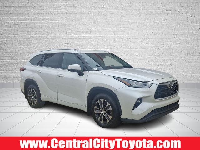 Used 2020 Toyota Highlander XLE AWD/4WD image 1