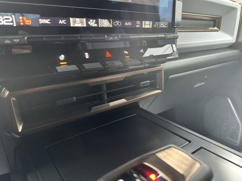 Used 2024 GMC Hummer EV 3X image 28