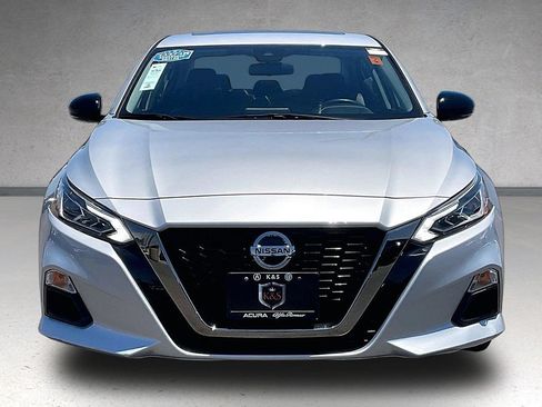 Used 2020 Nissan Altima 2.5 SR w/ Premium Package FWD image 3