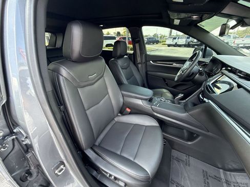 Used 2022 Cadillac XT5 Premium Luxury w/ Technology Package image 16