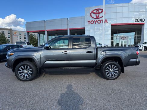 Used 2022 Toyota Tacoma Limited image 2