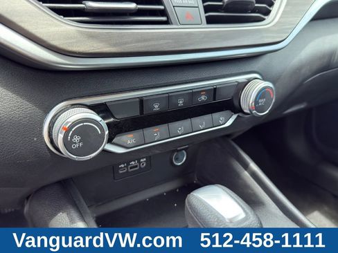 Used 2025 Nissan Altima 2.5 SV AWD/4WD image 14