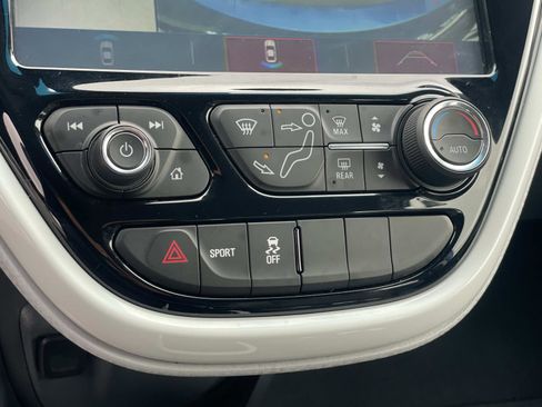 Used 2019 Chevrolet Bolt Premier w/ Infotainment Package FWD image 16