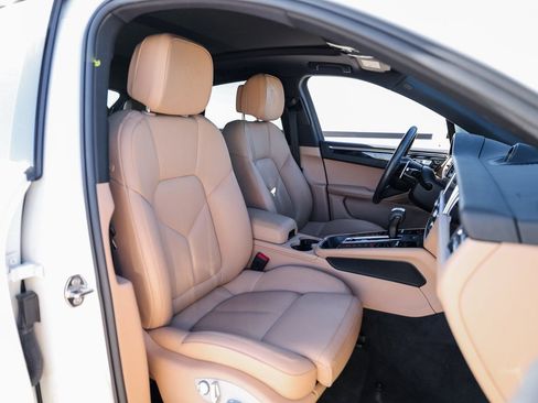 Certified 2022 Porsche Macan S image 30