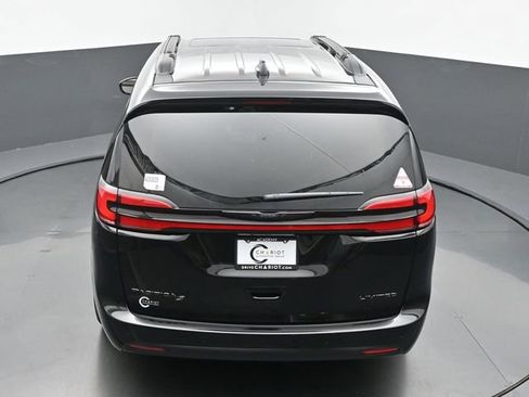 New 2025 Chrysler Pacifica Limited image 42