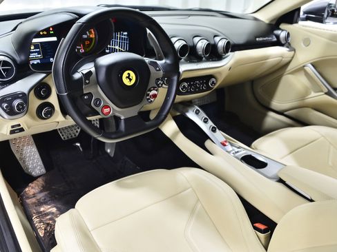 Used 2015 Ferrari F12 Berlinetta image 13