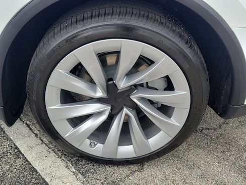 Used 2026 Tesla Model Y 2WD image 10