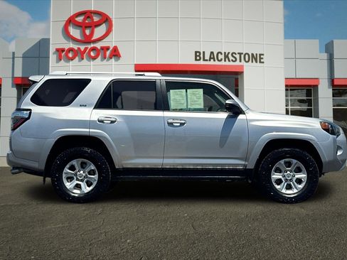 Certified 2016 Toyota 4Runner SR5 AWD/4WD image 2