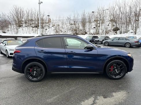 Used 2020 Alfa Romeo Stelvio AWD w/ Nero Edizione image 11