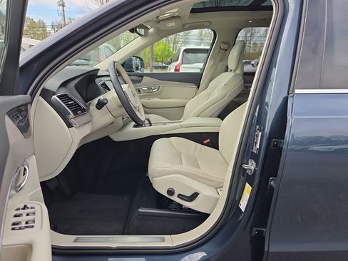Used 2023 Volvo XC90 B6 Plus w/ Protection Package Premier AWD/4WD image 4