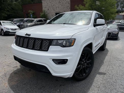 Used 2019 Jeep Grand Cherokee Altitude RWD image 1