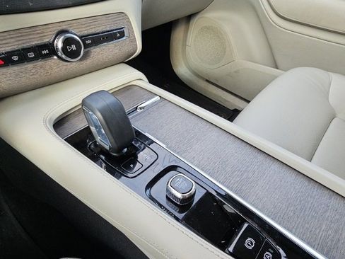 Used 2024 Volvo XC90 B6 Plus w/ Protection Package Premier image 11