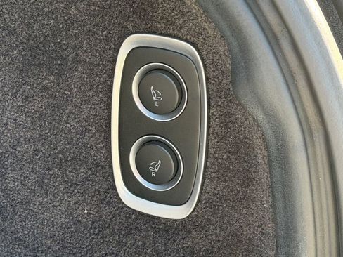 Used 2021 Aston Martin DBX image 45