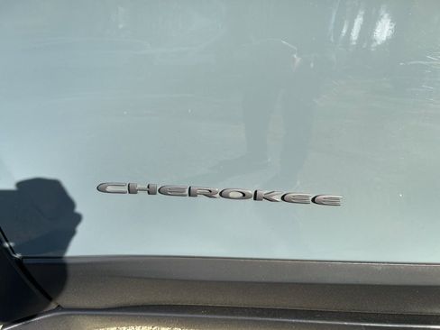 Used 2015 Jeep Cherokee Trailhawk w/ Comfort/Convenience Group image 13