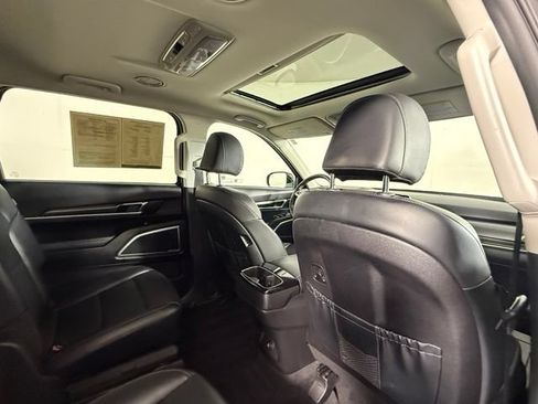 Used 2024 Kia Telluride S w/ S Sunroof Package FWD image 30