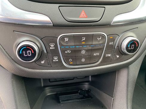 Used 2019 Chevrolet Equinox LT w/ Sun & Navigation Package AWD/4WD image 18
