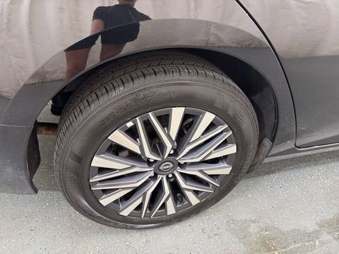 Used 2025 Nissan Altima 2.5 SV FWD image 9