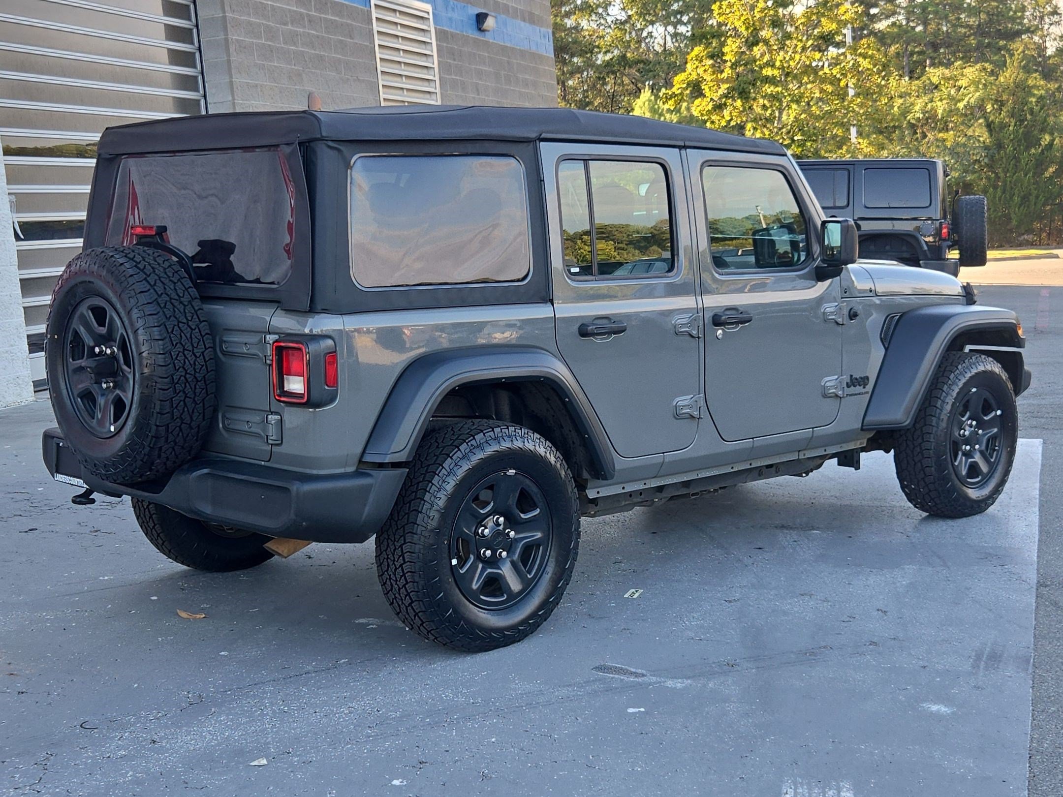 Used 2023 Jeep Wrangler Unlimited Sport AWD/4WD image 7
