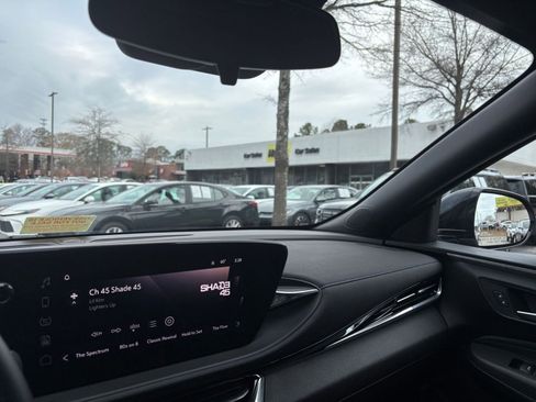 Used 2025 Buick Envista Sport Touring image 35