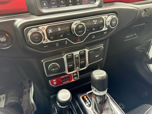 Used 2022 Jeep Gladiator Rubicon w/ Cold Weather Group AWD/4WD image 21