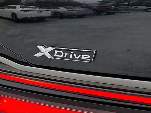 Used 2020 BMW 745e xDrive image 9