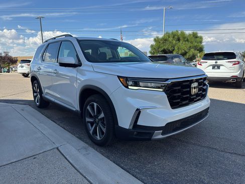 Used 2025 Honda Pilot Elite image 5