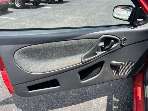 Used 2004 Chevrolet Cavalier Coupe w/ Sport Appearance Package FWD image 15