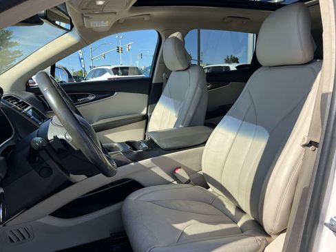 Used 2017 Lincoln MKX Reserve w/ Driver Assistance Package AWD/4WD image 13