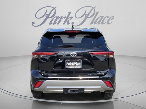 Used 2026 Toyota Highlander Platinum AWD/4WD image 4