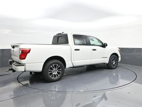 Used 2022 Nissan Titan SV RWD image 15