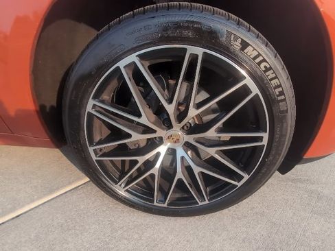 Used 2023 Porsche Macan AWD/4WD image 32