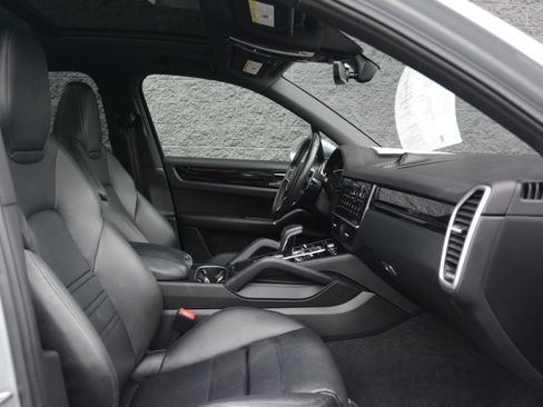 Certified 2023 Porsche Cayenne AWD/4WD image 27