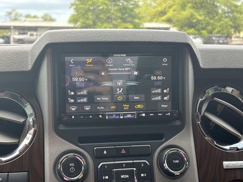 Used 2015 Ford F250 Lariat w/ Lariat Interior Package AWD/4WD image 19