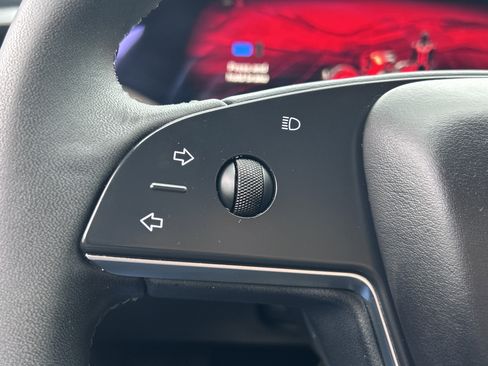 Used 2023 Tesla Model S Base image 17