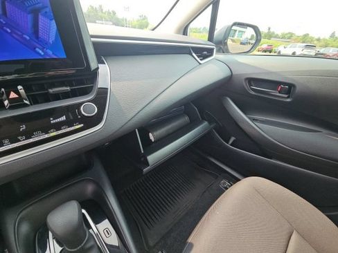 Used 2024 Toyota Corolla LE FWD image 31